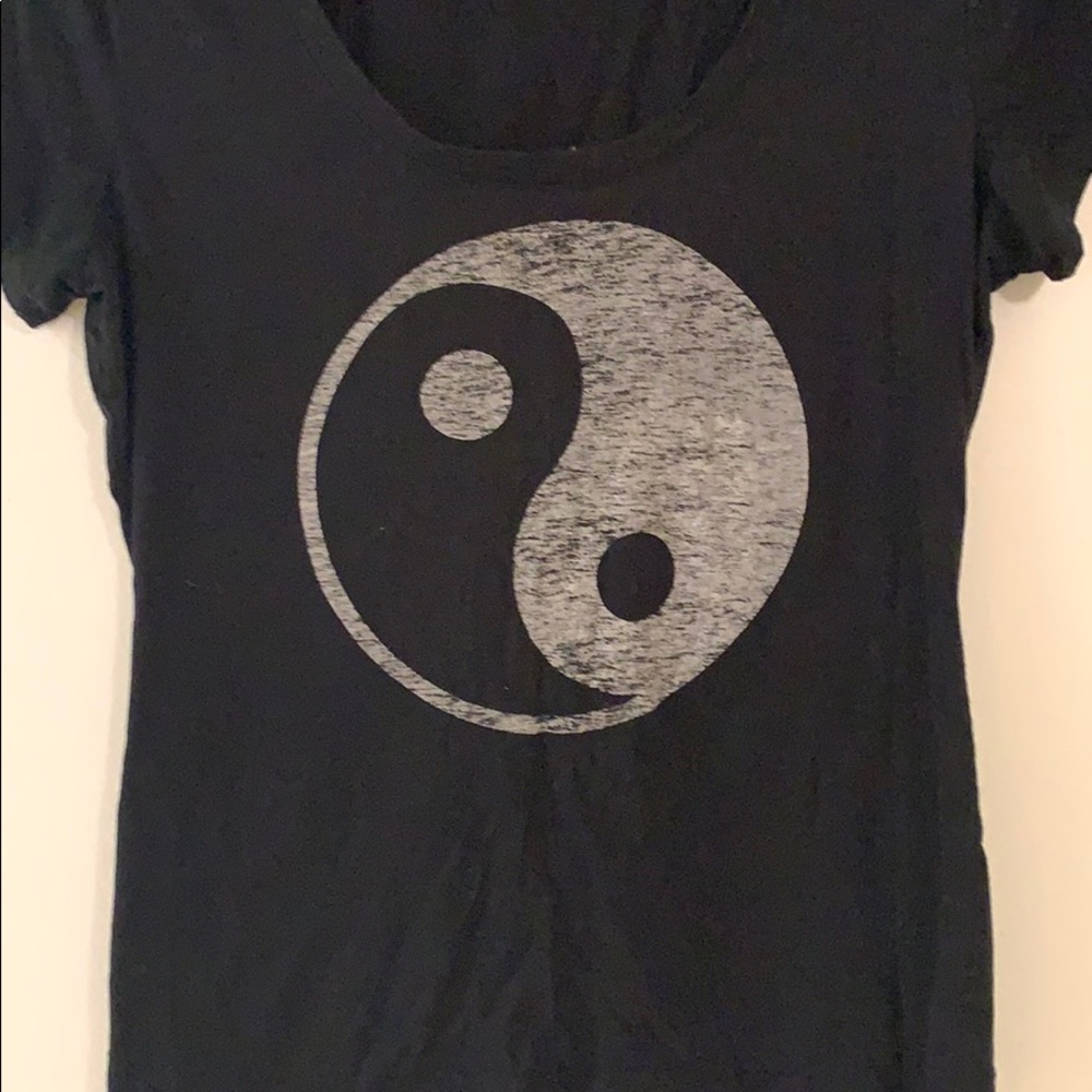 Express yin & yang tee